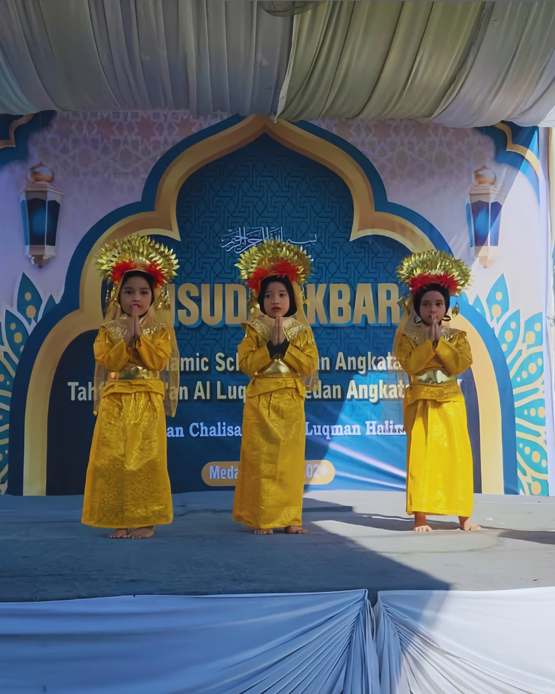 Pesona Tari Tradisional di Wisuda Akbar